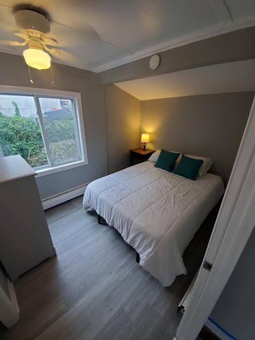 Beachy Bay Breeze Bungalow 2Br With Parking And Close To Many Amenities. Вест-Гейвен Екстер'єр фото