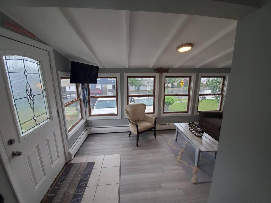 Beachy Bay Breeze Bungalow 2Br With Parking And Close To Many Amenities. Вест-Гейвен Екстер'єр фото